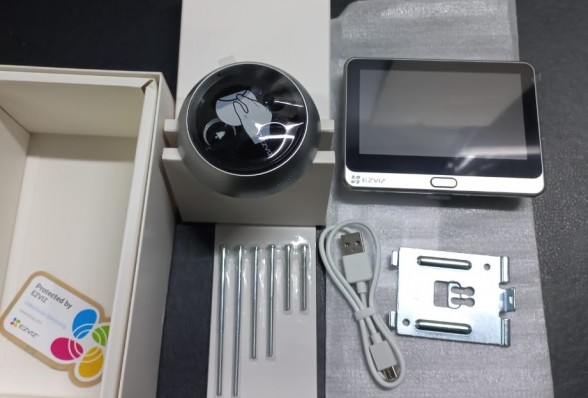 Wi-Fi дверной глазок с ответной станцией EZVIZ DP2C (CS-DP2C)