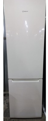 Холодильник Indesit DS 4200 E