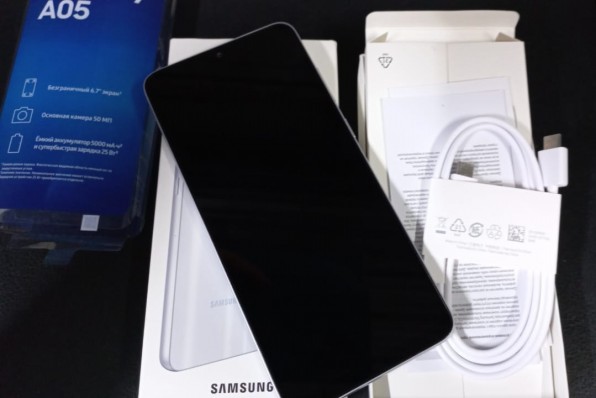 Смартфон Samsung Galaxy A05 4/64Gb серебристый