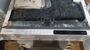 Посудомоечная машина Indesit DIS 1C69 B