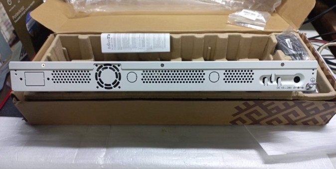 Коммуникатор MikroTik CRS326-24G-2S+RM (24 портовый)