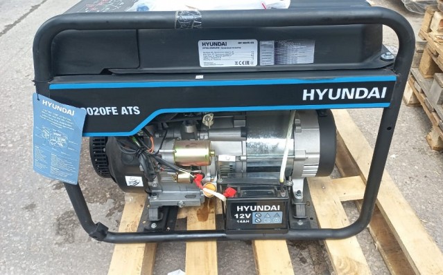 Бензиновый генератор черный HYUNDAI HHY 9020FE ATS