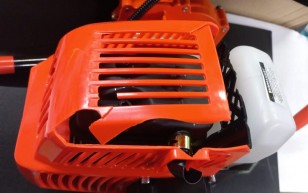 Мотобур Carver AG-52/000 бытовой 2-х такт. 1400Вт 1.9л.с.