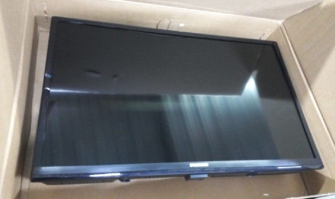 Телевизор LED Starwind 24" SW-LED24SG304
