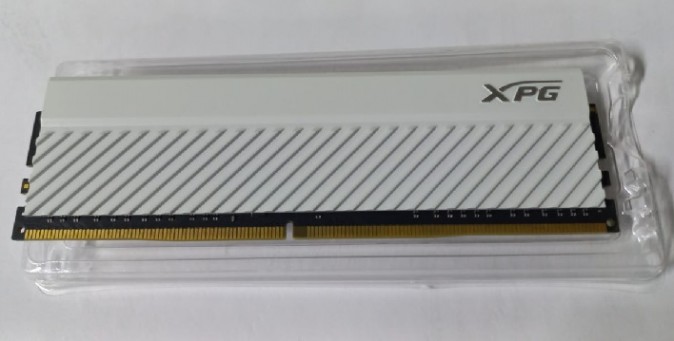 Модуль памяти ADATA DIMM 8GB DDR4-3200 AX4U32008G16A-CWHD45